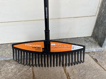 Rastrello per giardino