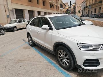 Audi Q3 Autocarro