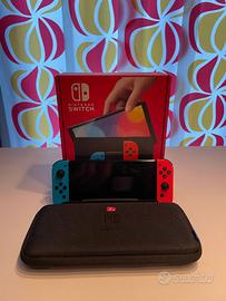 Nintendo Switch OLED con microSD 128GB e custodia
