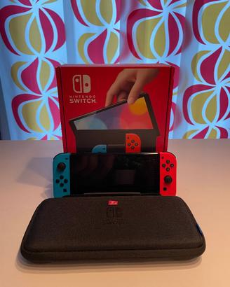 Nintendo Switch OLED con microSD 128GB e custodia