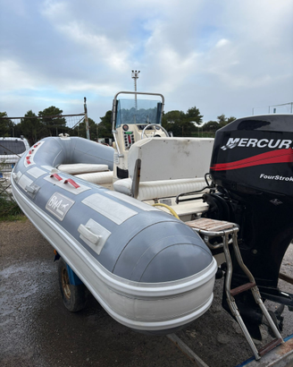 Gommone motore e carrello