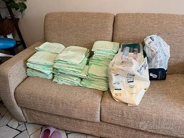 Pannoloni ed assorbenti rettangolari piatti nuovi