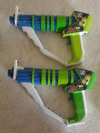 Ben 10 Alien Force Grande 12,5" Laser Gun Set (2)