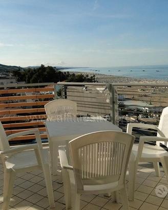Appartamento nuovo fronte mare -
