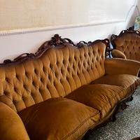 Divano  e poltrone d’epoca