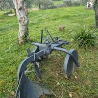 Aratro Monovomere Carrellato ed Estirpatore