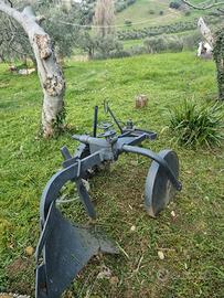 Aratro Monovomere Carrellato ed Estirpatore