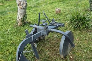 Aratro Monovomere Carrellato ed Estirpatore