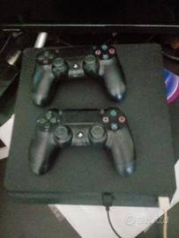 PlayStation 4 usata 500g 2 controller 13 giochi