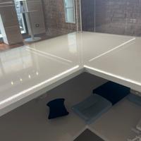 Mobile angolare con luci led per locale commercial