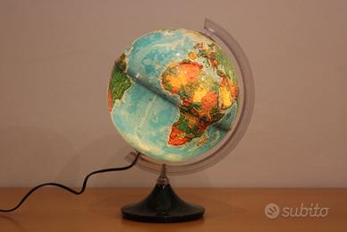 Mappamondo luminoso fisico-politico