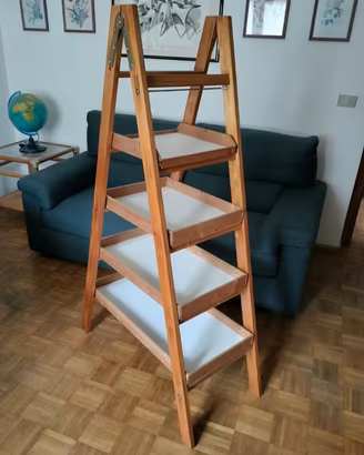 SCAFFALE / ESPOSITORE IN LEGNO A SCALA