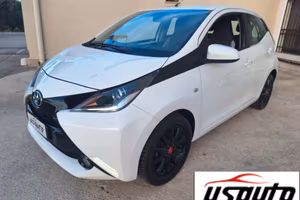 Toyota Aygo 1.0 5 porte x-play PERFETTA FULL