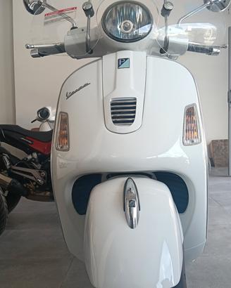 Piaggio Vespa 300 GTS Super S