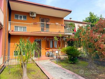 Villa a schiera Aci Sant'Antonio [AA-CB123-AVVRG]