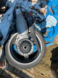 Ruota e braccio posteriore Triumph