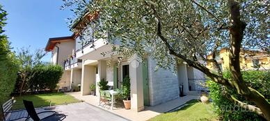 VILLA A SCHIERA A CAPRINO VERONESE