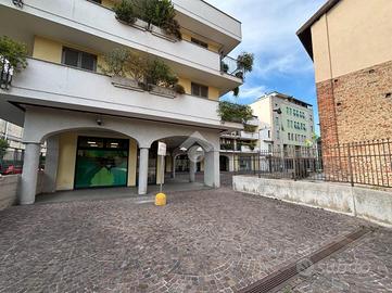 NEGOZIO A LEGNANO