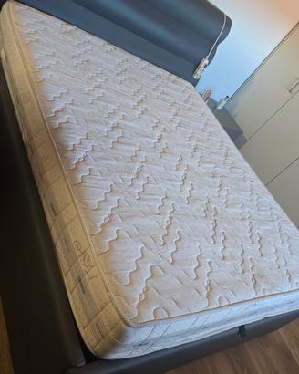 letto matrimoniale più copri testiera e materasso 