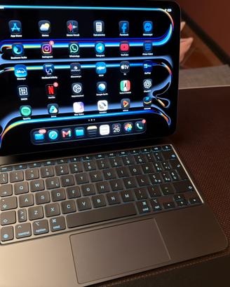 iPad Pro 11” M4 Wi-Fi 256GB Tastiera e Smart Folio