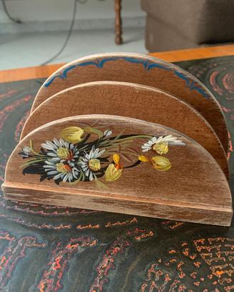 Portatovaglioli vintage in legno con fiore
