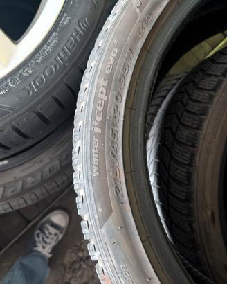 Hankook Winter i*cept evo3 (W330), misura 215/45 R
