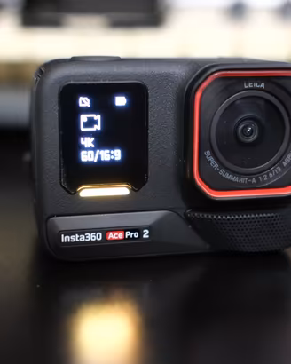 Insta360 Ace Pro 2 + Lente Cinem. + 2 Batt. + Vari
