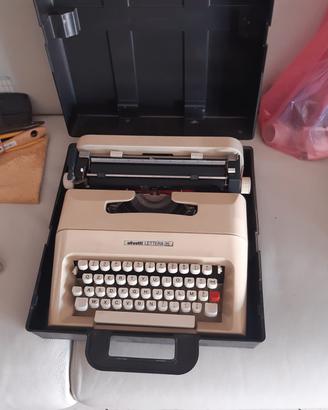 macchina da scrivere Olivetti LETTERA 35
