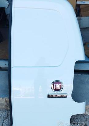 Fiat Doblò 2023 porta posteriore destra