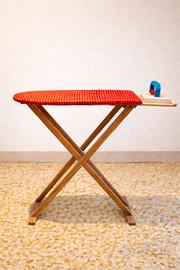 Asse da stiro giocattolo pieghevole con ferro