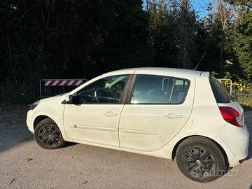 renault clio 2010