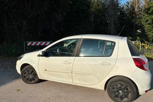 renault clio 2010