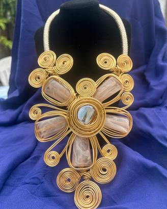 Collana elegante in alluminio color oro