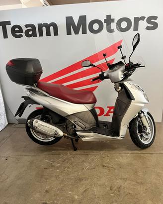 Aprilia Sportcity Cube 300 .