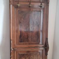 antico appendiabiti a muro in legno lavorato