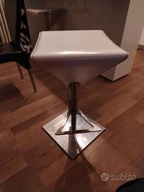 sgabelli coppia acciao e pelle bianca cuciture ner