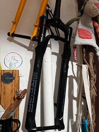 Forcella reba RL e freni formula Cura 2