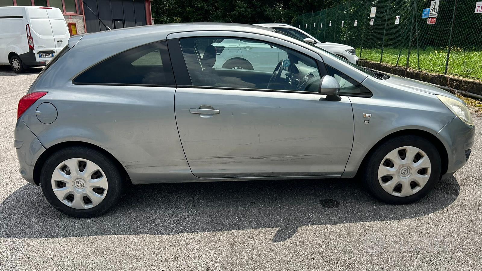 Opel Corsa 2011 photo 2