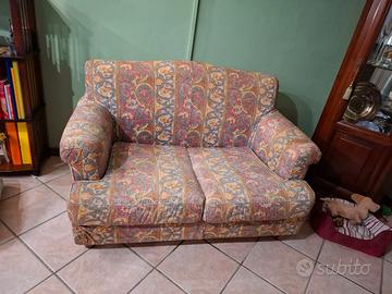 2 divani biposto,come nuovi in tessuto come nuovi
