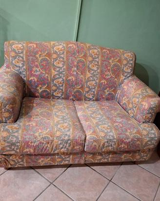 2 divani biposto,come nuovi in tessuto come nuovi