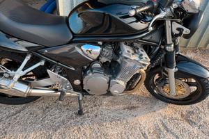 Bandit 600 Nera Scrambler