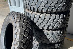 5 BF Goodrich 215/75 r15 mud terrain 100/97Q