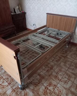 Letto ospedaliero elettrico