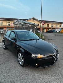 Alfa romeo 147 1.9 JTDm Black Line