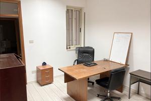 Ufficio 3 stanze piano terra ingresso indipendente