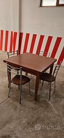 Tavolo con 4 sedie