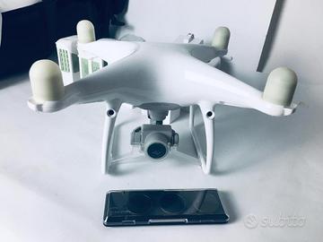 DJI  Phantom 4 pro più diversi accessori