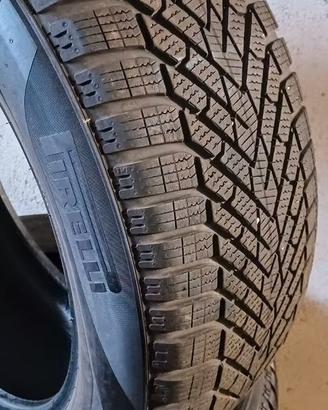 PIRELLI  invernali Misura 235 / 55 / 19carico 105H