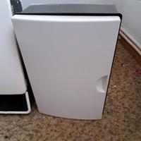 Armadietto vintage per medicinali