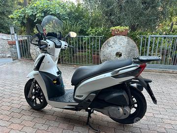 Scooter kymco 200 prople